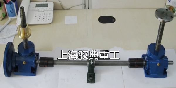 絲桿升降機兩臺聯(lián)動